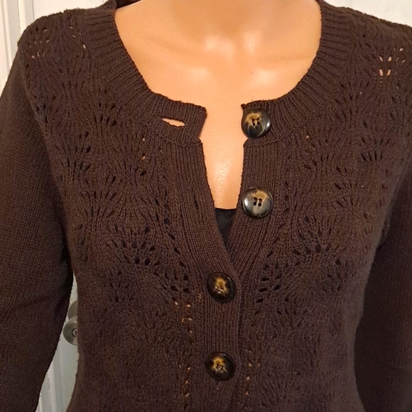 Harold's V-Neck Cardigan. Brown crochet-Look with 4 Large Buttons on Front - Picture 2 of 7
